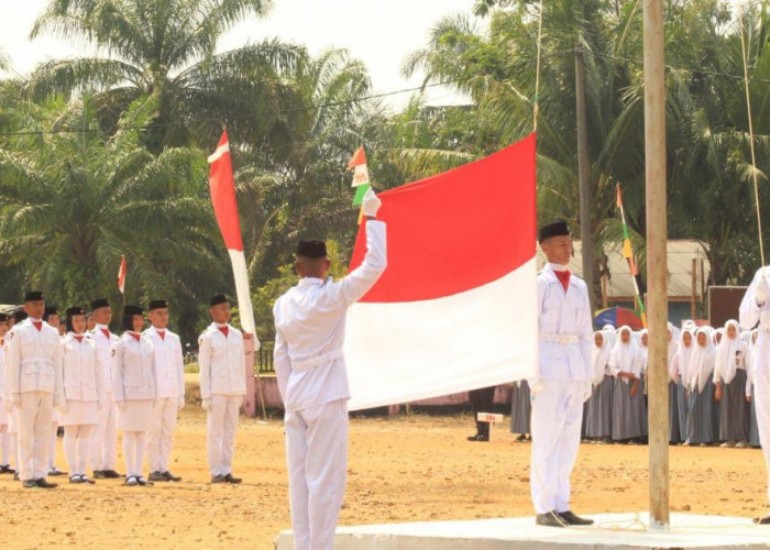 Tanamkan Semangat Nasionalisme, Pemerintah Kecamatan Ulok Kupai Gelar Upacara Peringatan Hari Kemerdekaan