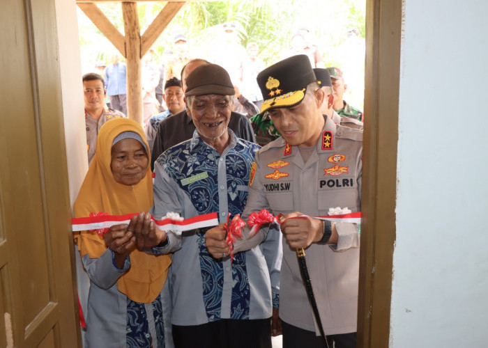 Dari Tak Layak Jadi Hunian Nyaman, Kapolda  Serahkan Hasil Bedah Rumah di Putri Hijau