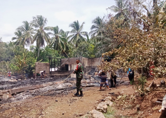 Rumah Ketua RT Ludes Dilahap Api, Istri Korban Dilarikan ke Rumah Sakit
