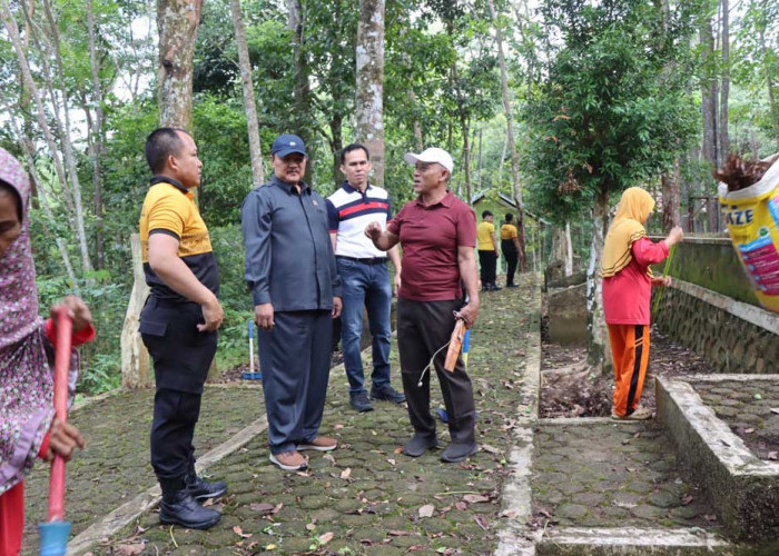 Ciptakan Lingkungan Asri, Kapolres Pimpin Aksi Bersih-bersih Hutan Kota