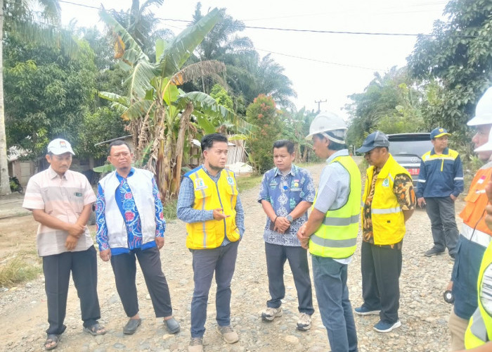 Hotmix Jalan Air Hitam–Teluk Bakung Skema Inpres Mulai Dikerjakan