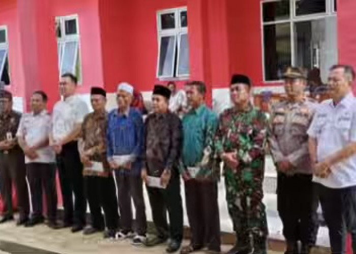 Bentuk Dedikasi, Pemkab Bengkulu Utara Salurkan 227 Imam dan Pemuka Agama di Kecamatan Air Besi