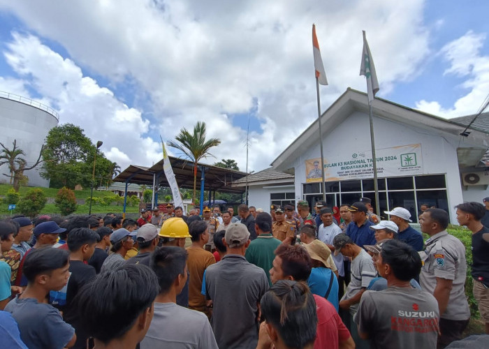 Ratusan Warga Lubuk Banyau Kembali Lakukan Aksi di Pabrik PT SIL, Berikut Hasil Mediasinya