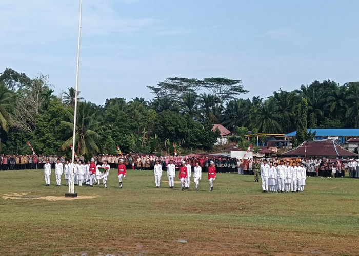 Bendera Merah Putih Berkibar Gagah di Giri Mulya, Camat Ajak Refleksi Menuju BU Mahabbah