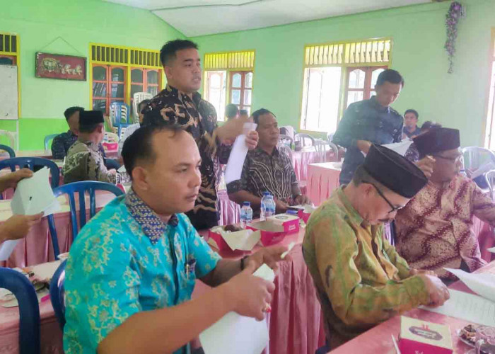 Pemilihan Sempat Alot, Wabup Arie Kukuhkan Edizen jadi Ketua FKKD Bengkulu Utara 