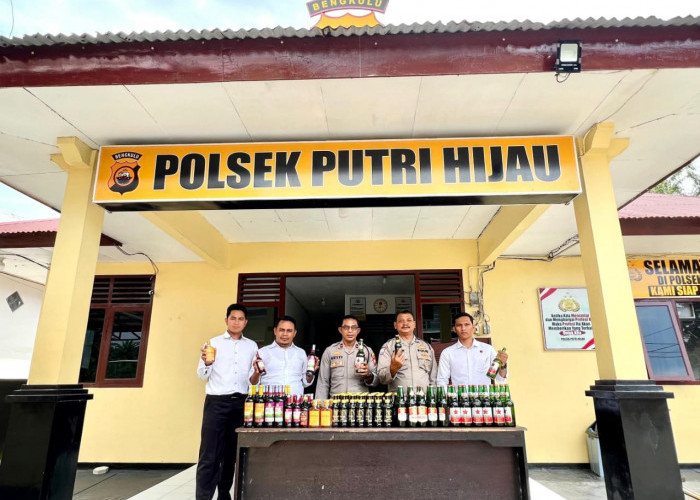 Ops Pekat Jelang Nataru 2024, Polsek Putri Hijau Amankan 100 Botol Miras Berbagai Merek