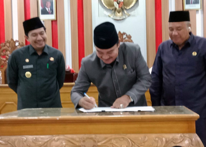Sidang Paripurna, 7 Fraksi DPRD Bengkulu Utara Sepakat Sahkan Raperda APBD 2025