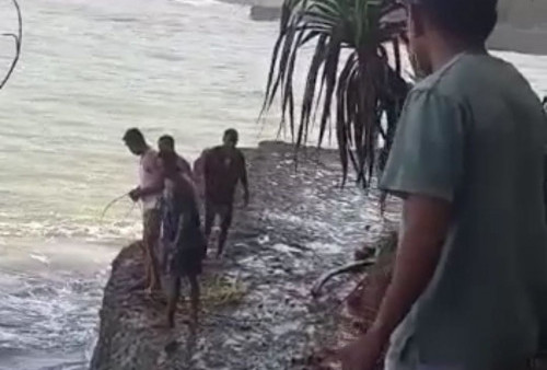 Mancing, Warga Sido Mukti-Padang Jaya Ditelan Ombak