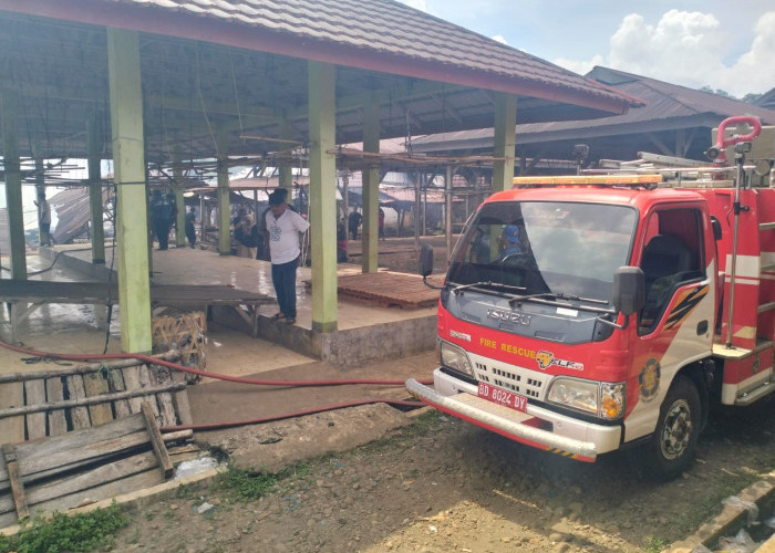 3 Unit Damkar Dikerahkan, Pasar Unit 5 Ludes Terbakar