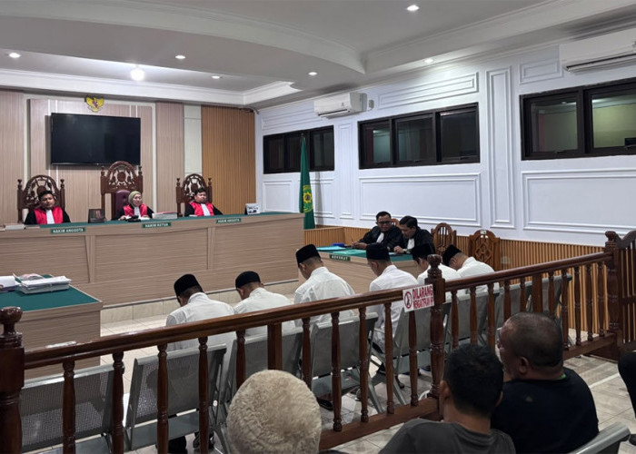 Enam Terdakwa Kasus Pembunuhan Air Sebayur Dituntut 14 Tahun Penjara