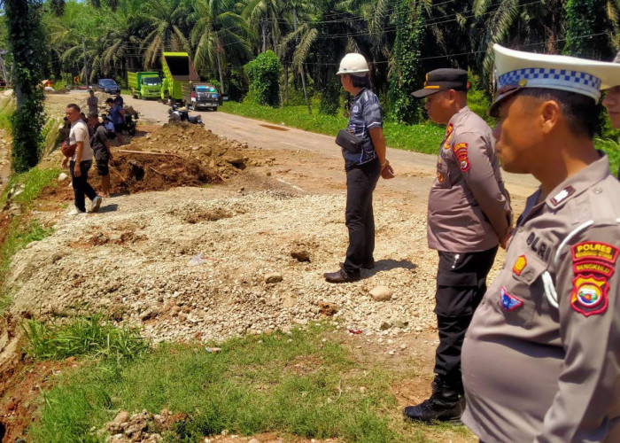 Hindari Kemacetan, Kendaraan Besar Disarankan Lewat Jalinbar Lama, Kapolsek: Jika Ada Pungli Silahkan Lapor