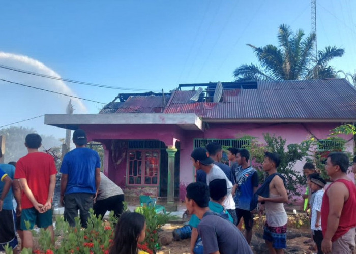 Breaking News, Kebakaran Nyaris Ludeskan Rumah Warga Desa Cipta Mulya