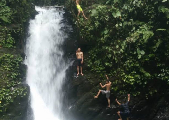 Keindahan Wisata Terjun Air Tenam, 'Banda Neira' dengan Kearifan Lokal Bengkulu