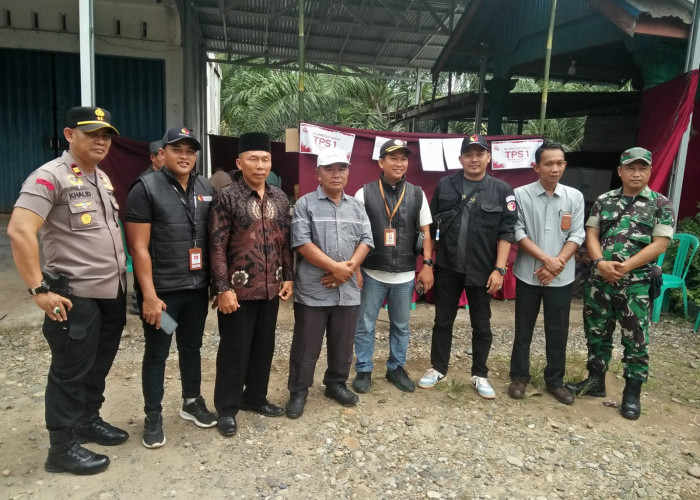 Pencoblosan di Ketahun-Pinang Raya Aman dan Kondusif, Kapolsek Pastikan Kawal Logistik Hingga ke Kecamatan