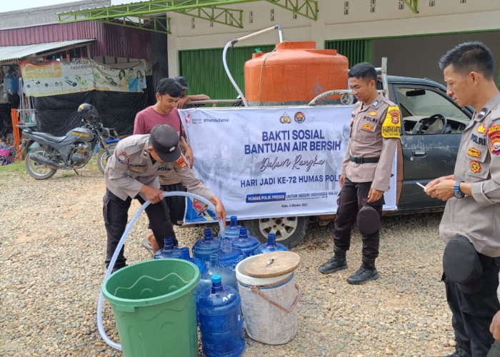 Krisis Air Mulai Melanda Warga di Ulok Kupai, Polisi Turunkan Tangan Sediakan Air Bersih
