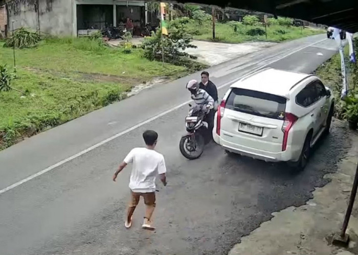 Waspada! Percobaan Perampokan Terekam CCTV, Pelaku Pecahkan Kaca Mobil Toke Sawit