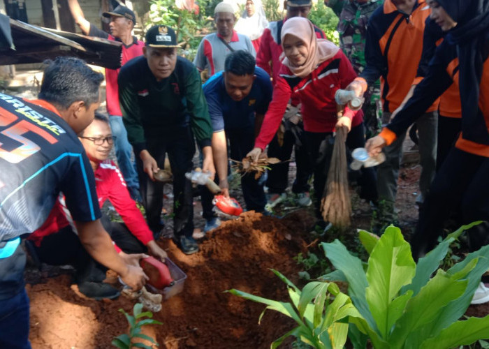 Bersama Puskesmas dan Desa, Kecamatan Batik Nau Kompak Lakukan Aksi PSN untuk Perangi DBD