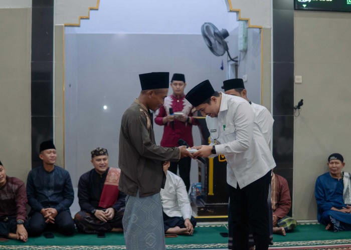 Salurkan Bantuan, Bupati Safari Ramadhan di Mesjid Nurul Huda Bukit Makmur 