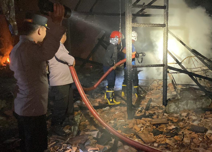 Habis Gelar Yasinan, Rumah Sugiono Warga Giri Mulya Ludes Terbakar