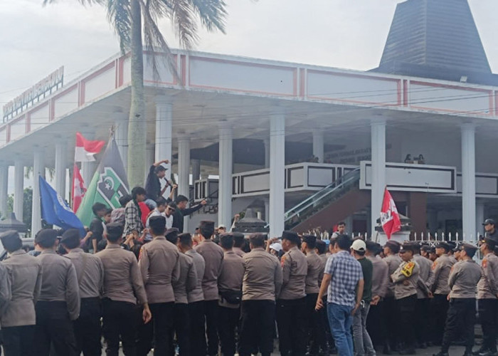 Tolak Orde Baru Jilid II, Massa Aksi Sampaikan 13 Tuntutan