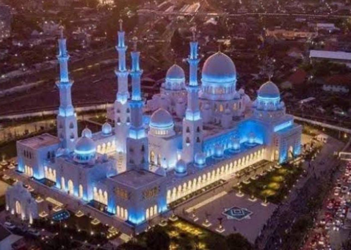 Masjid Raya Sheikh Zayed di Solo Suguhkan Nuansa Timur Tengah Tanpa Meninggalkan Budaya Asli Indonesia