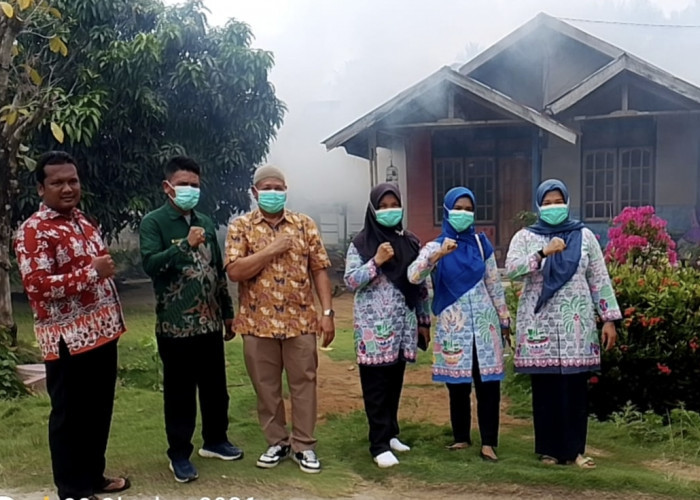 Pemerintah Kecamatan XIV Koto Bersama Dinkes Basmi DBD di Rawa Bangun SP10