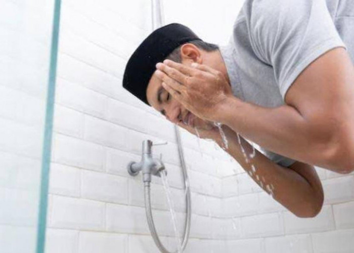 Selain Sebagai Syarat Sah Sholat, Begini Dahsyatnya Keutamaan Wudhu Menurut Gus Baha