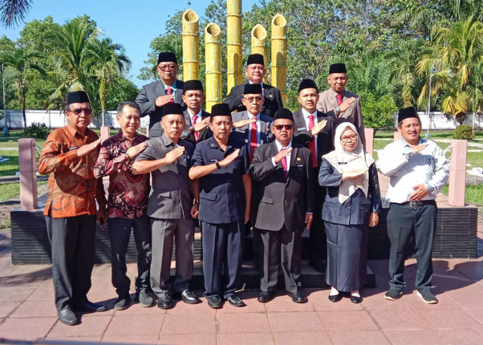 Tak Biasa, Wabup Bengkulu Utara Lantik 6 Pejabat di Taman Makam Pahlawan