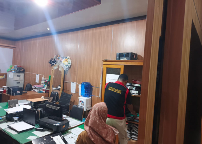 BREAKING NEWS! Jaksa Geledah Kantor DPRD Bengkulu Utara