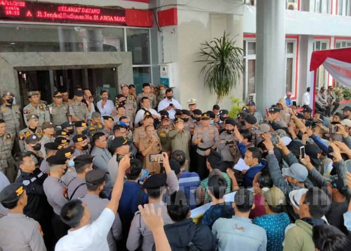 Emosi, Demo HGU PT BRS di Pemkab Bengkulu Utara Nyaris Ricuh