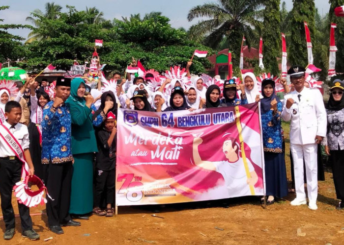 Pelajar SMPN 64 Bengkulu Utara Meriahkan HUT RI ke 78 dengan Pawai Karnaval