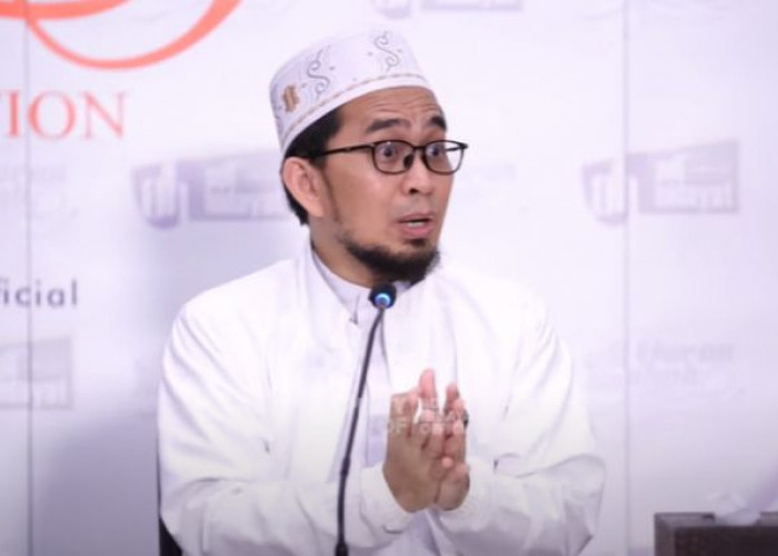 Kata Ustadz Adi Hidayat Ini Gerakan Sujud yang Dilarang Rasulullah SAW, Jangan Diulang Lagi!