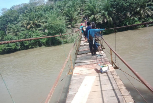 Jembatan Gantung 'Maut' Butuh Penanganan Cepat, Warga Goro