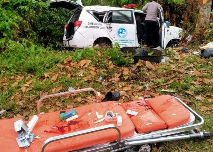 Rusak Parah, Mobil Ambulance Lebong Alami Laka Lantas 