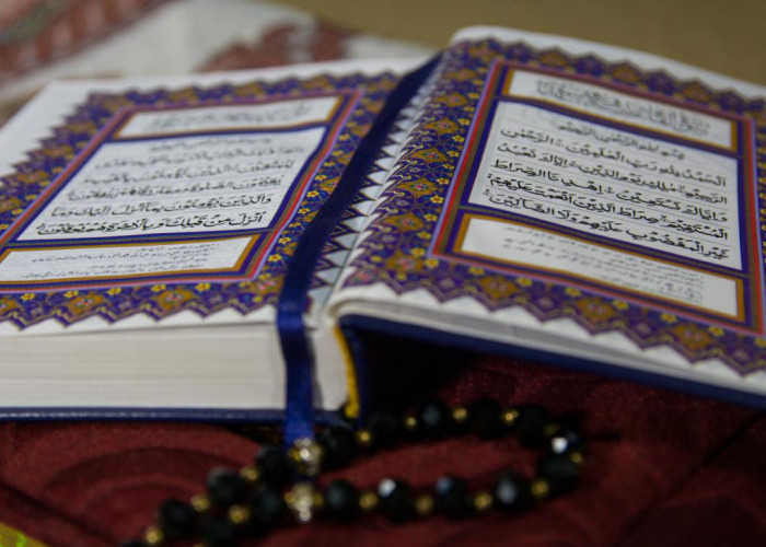 Kemiskinan Bisa Pergi Menjauh, Jika Kamu Rutin Mengamalkan Surat Al Waqiah Setiap Malam