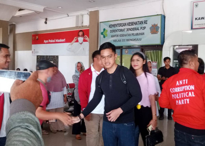 Putra Bungsu Presiden Jokowi Tiba di Bandara Fatmawati, Ada Apa? 