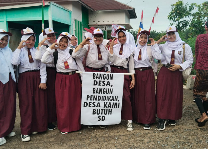 Seragam SD Jadi Sindiran, Ibu-Ibu Lubuk Sanai 3 Tagih Sekolah untuk Anak Desa