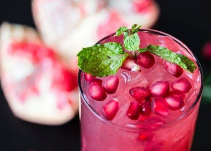 Ingin Bibir Bewarna Pink Merona, Kamu Bisa Coba Rutin Konsumsi Buah Delima