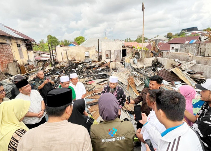 Gerak Cepat Gubernur Helmi Hasan Salurkan Bantuan untuk Korban Kebakaran