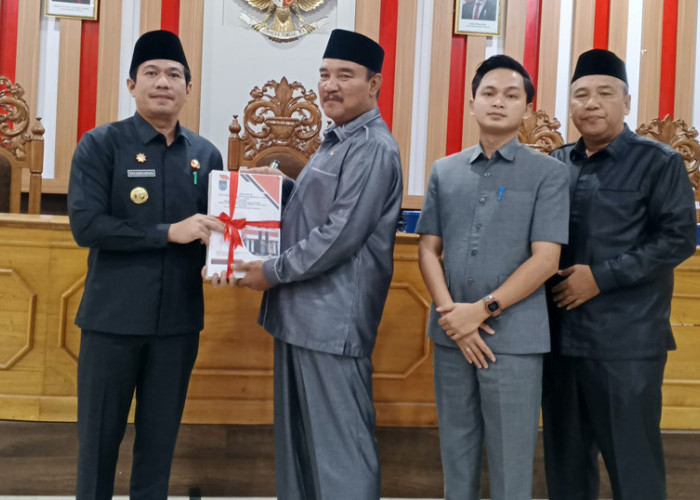 Sidang Paripurna DPRD BU, Bupati Serahkan Raperda Pajak dan Retribusi Daerah