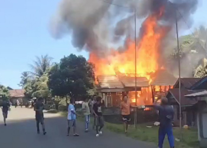 Rumah di Sawang Lebar Terbakar Saat Ditinggal Pemiliknya ke Kebun Karet