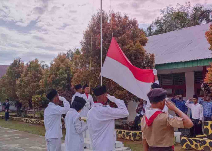 Karyadi jadi Irup, Pengibaran Bendera Merah Putih di SMPN 25 BU Berlangsung Khidmat