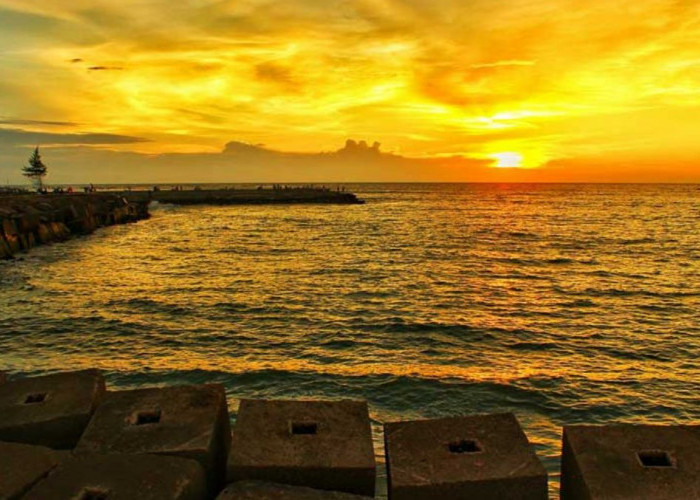 Wisata Pantai Tapak Paderi, Spot Terbaik Menikmati Sunset di Kota Bengkulu
