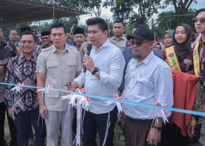 Hari Jadi Ke-15 Tahun, Wabup Arie Launching Kolam Renang Desa Tambak Rejo 