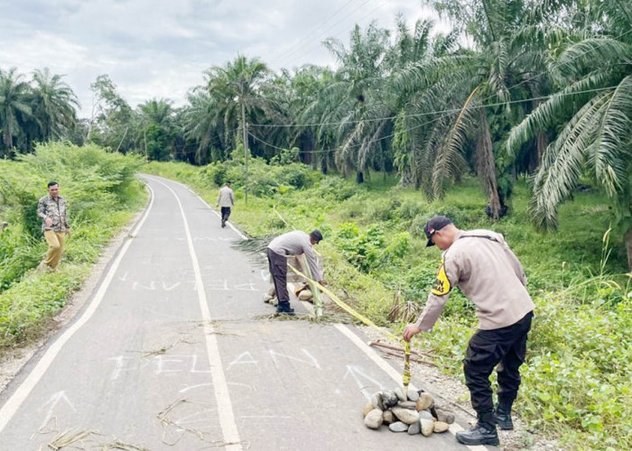 Polisi Pasang Peringatan Bahaya di Jalan Patah Bukit Indah-Kualalangi