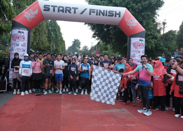 Hadapi Pilkada dengan Riang Gembira, Cabup Arie Lepas Ribuan Peserta Fun Run 5K