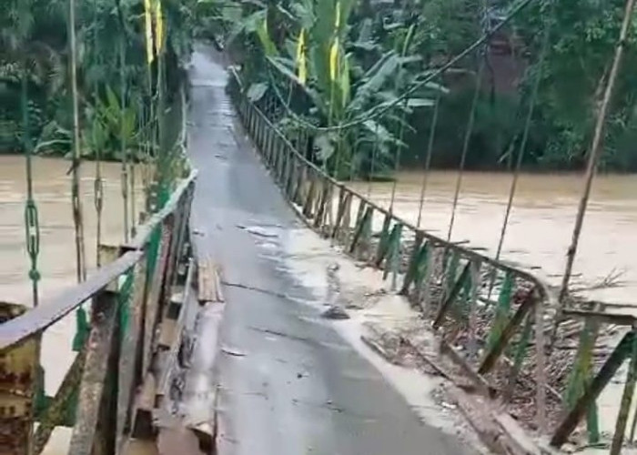 Dihantam Banjir, Jembatan Gantung Pagardin Kian Memprihatinkan, Namun Minim Perhatian