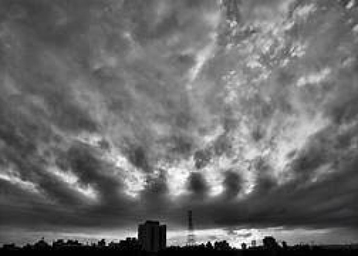 Saat Melihat Awan Hitam dan Angin Kencang Jangan Lupa untuk Membaca Doa