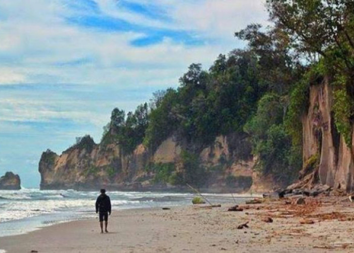 Dijuluki KW-nya Pantai Tanah Lot Bali, Ini Pesona Pantai Manula di Kaur Bengkulu