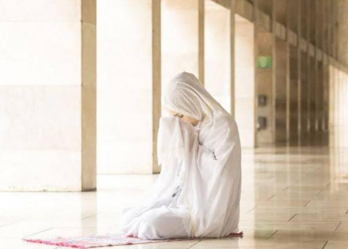 Harusnya Wanita Lebih Baik Sholat di Masjid atau di Rumah? Ini Kata Buya Yahya